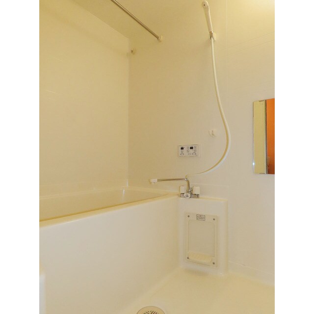 物件内観写真4　(コンパクトで使いやすいお風呂です)