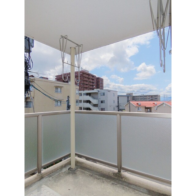 物件内観写真9　(外からの目が気にならないバルコニーで洗濯物が干せます)