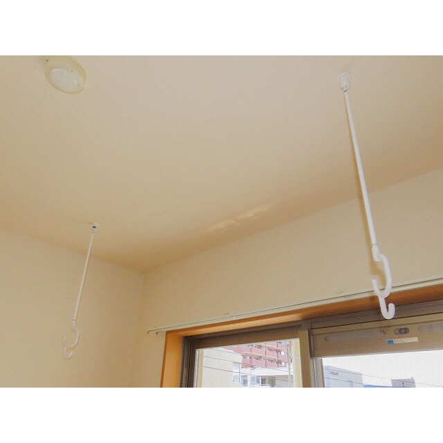 物件内観写真15　(室内物干し)