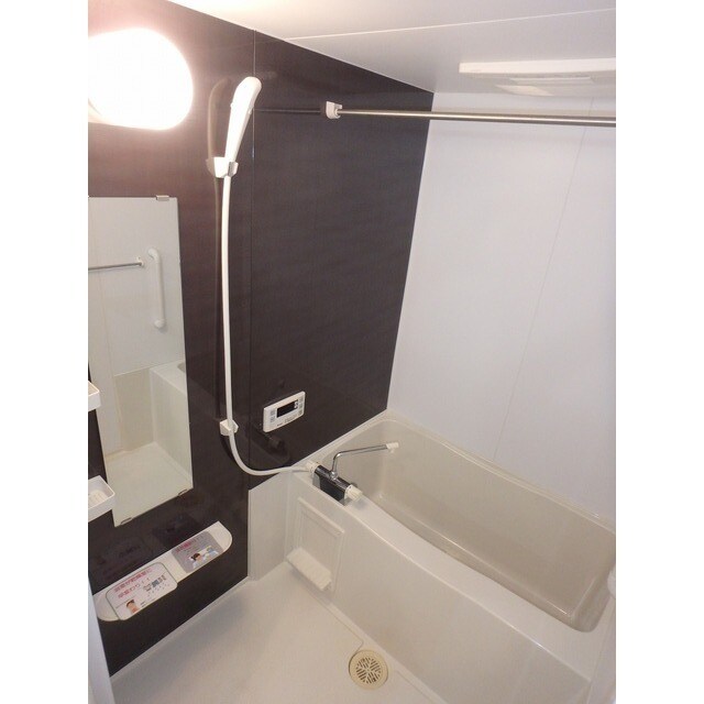 物件内観写真5　(ゆったり過ごせるお風呂です)