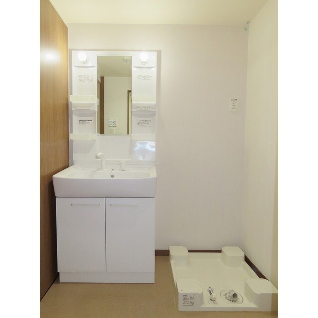 物件内観写真6　(スペースが確保できる洗面所です)