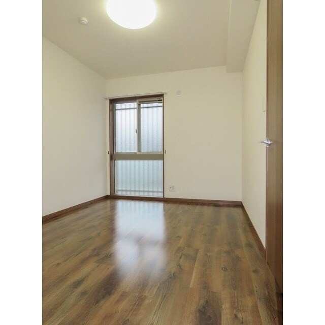 物件内観写真8　(ゆったりした洋室です)