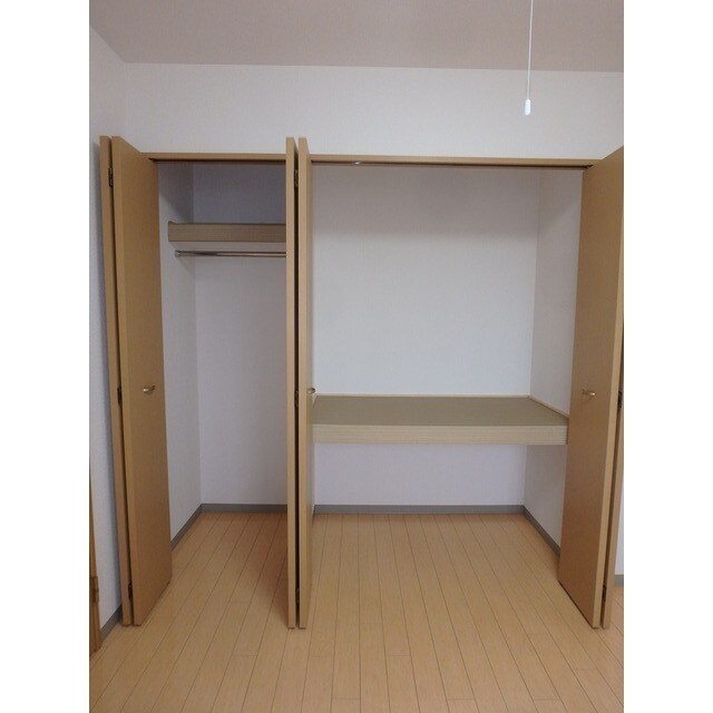 物件内観写真10　(大きなスペースがあり、収納には困りません)