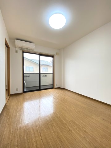 物件内観写真4　(ゆったりとした居間です（イメージ）)