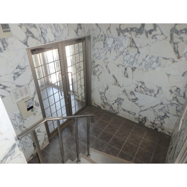 物件外観写真4　(オートロック)