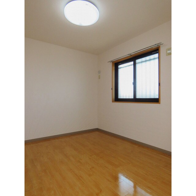 物件内観写真11　(明るい洋室です)