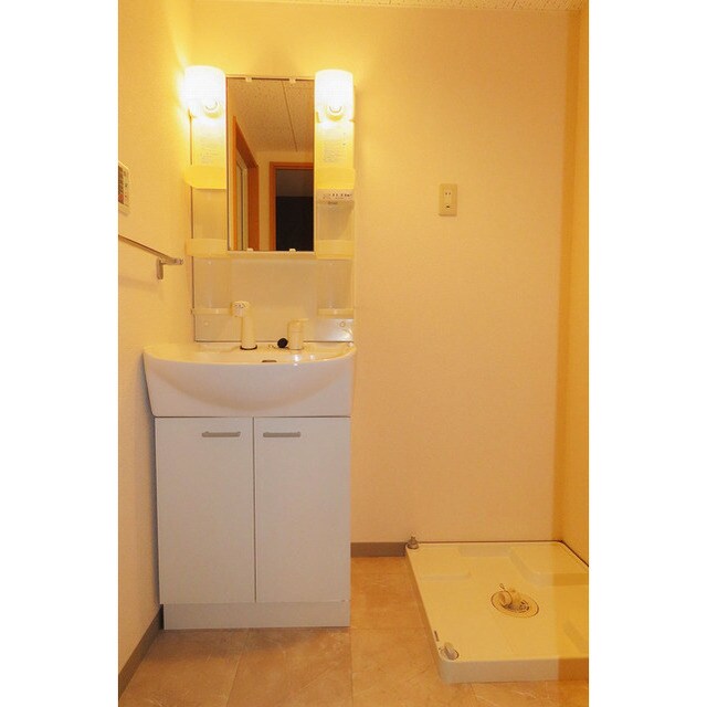 物件内観写真7　(スペースが確保できる洗面所です)