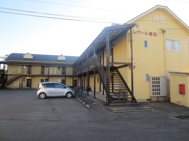 物件外観写真1　(落ち着いた雰囲気の外観です)