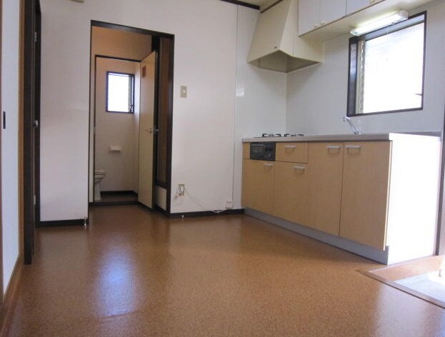 物件内観写真2　(ゆったり過ごせる居間です)