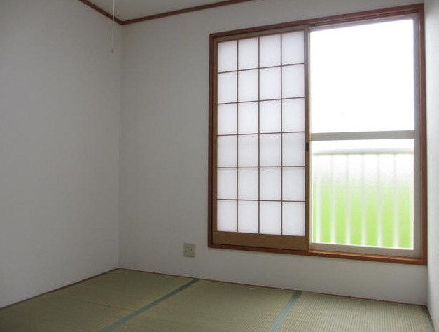 物件内観写真7　(い草の香りが落ち着く素敵な和室です)