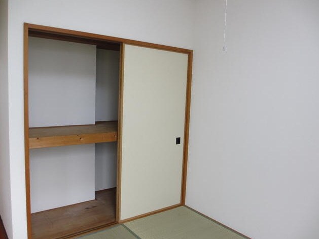 物件内観写真8　(収納スペース豊富です)