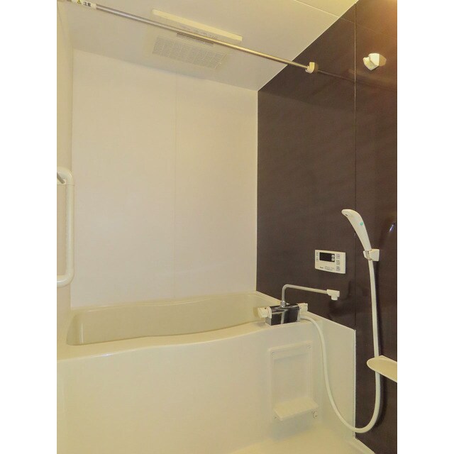 物件内観写真5　(きれいなお風呂です)