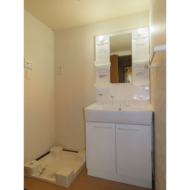 物件内観写真7　(脱衣スペースもあります)