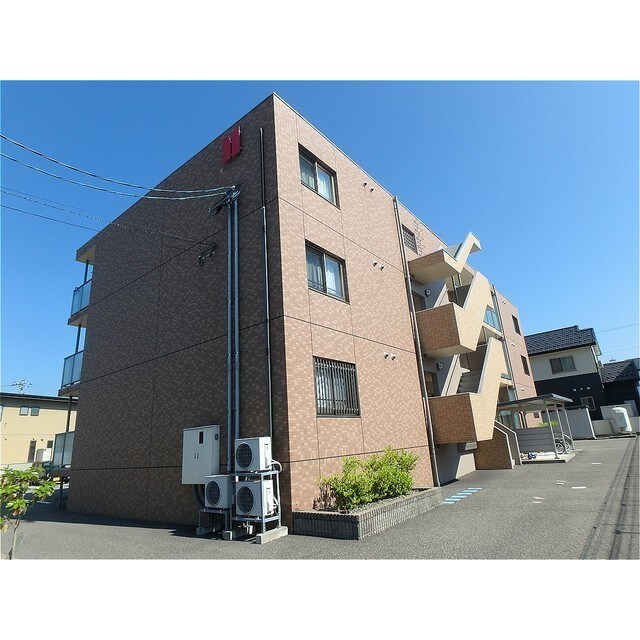 物件外観写真1　(きれいな外観です)