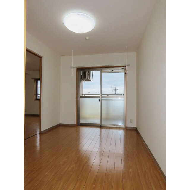 物件内観写真9　(スタンダードな洋室です)