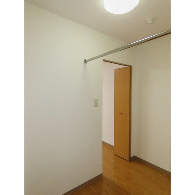 物件内観写真10　(便利な収納スペースです)