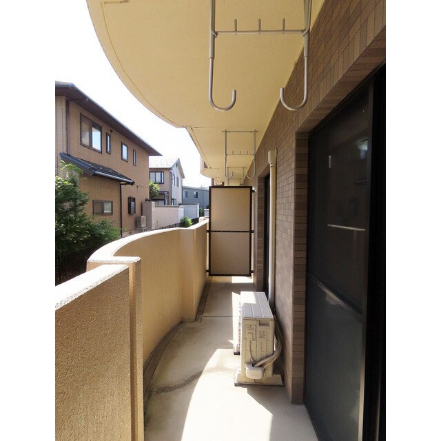 物件内観写真12　(バルコニーからの眺めを楽しみながら食事をしませんか)