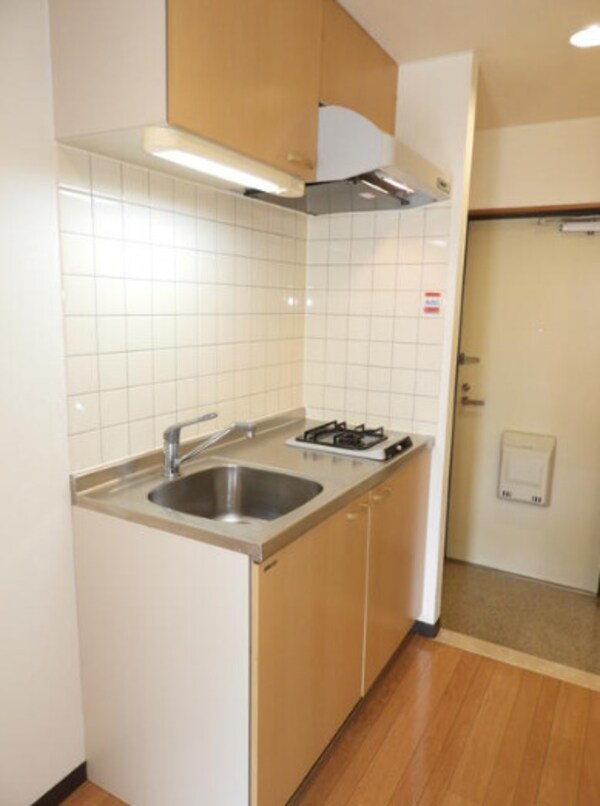 キッチン(コンパクトなキッチンで掃除もラクラク)