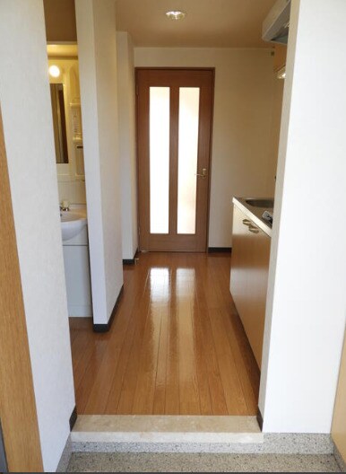 物件内観写真14　(明るい色調の室内です)