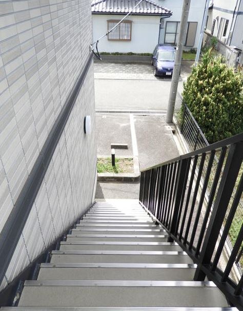 物件内観写真23　(共用階段)