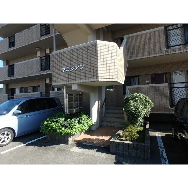 物件外観写真2　(毎日通るエントランスはこのようになっています)