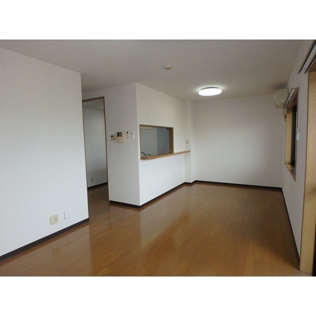 物件内観写真3　(リビングです)