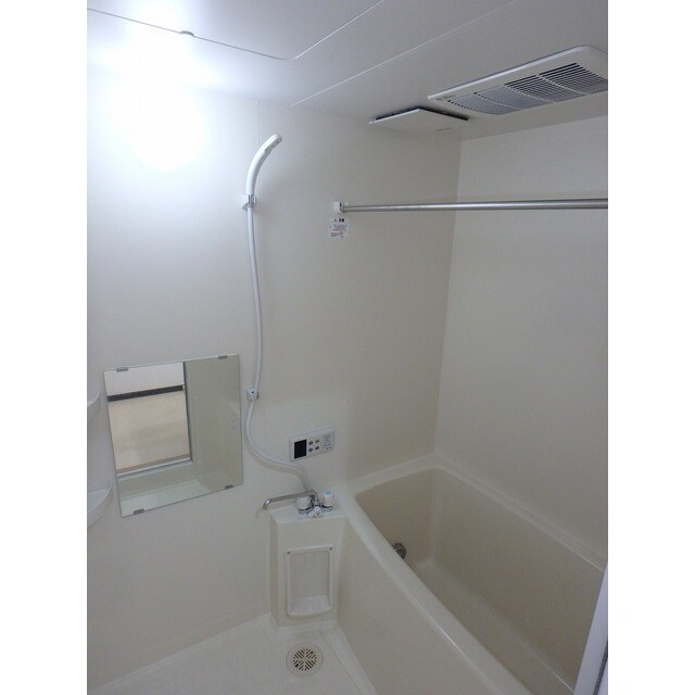 物件内観写真5　(コンパクトで使いやすいお風呂です)