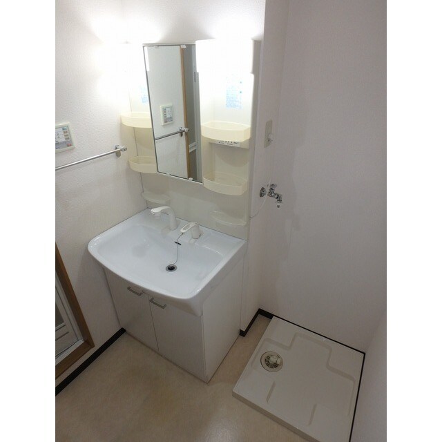 物件内観写真7　(スペースが確保できる洗面所です)