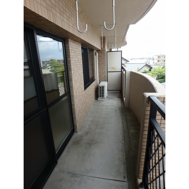 物件内観写真13　(バルコニーがあります)