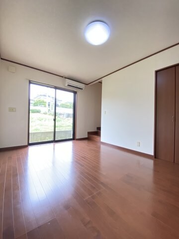 物件内観写真6　(使いやすいリビングです)