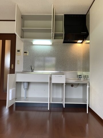 物件内観写真8　(コンパクトなキッチンで掃除もラクラク)