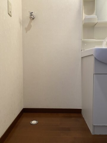 物件内観写真10　(洗濯機置き場)