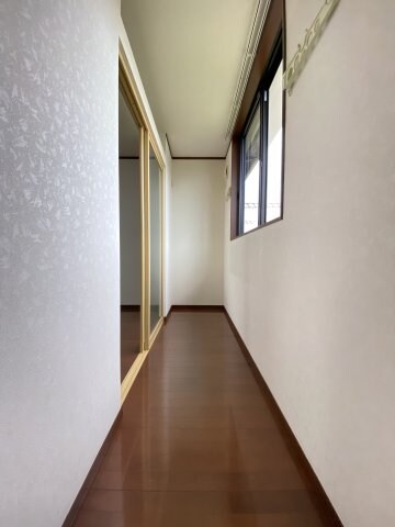 物件内観写真15　(サンルーム。雨の日や冬でも安心して洗濯物が干せます！)