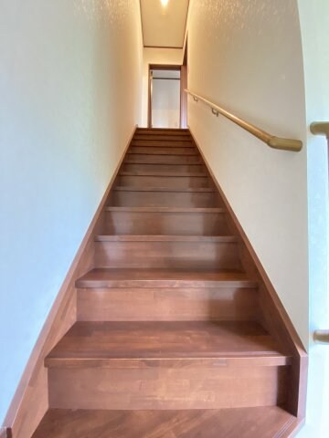 物件内観写真23　(室内階段)