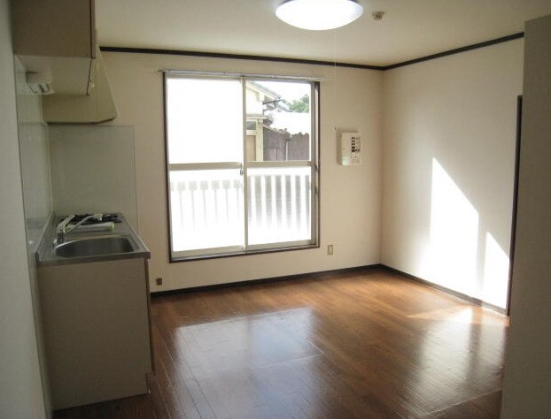 物件内観写真2　(ゆったり過ごせるリビングです)