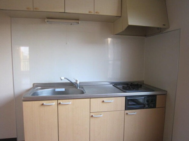 物件内観写真4　(コンパクトなキッチンで掃除もラクラク)