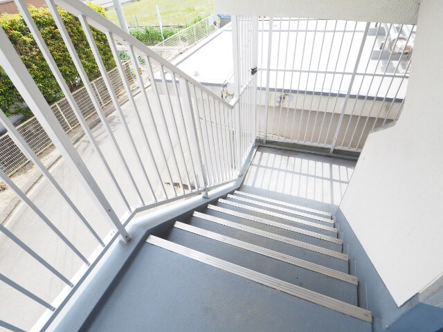 物件外観写真4　(階段)