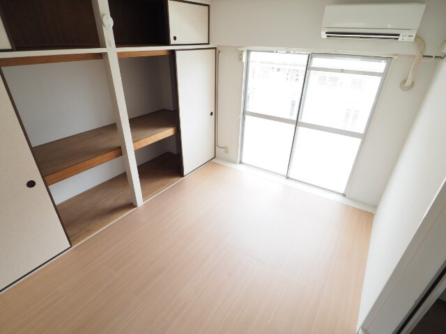 物件内観写真15　(押入れ)