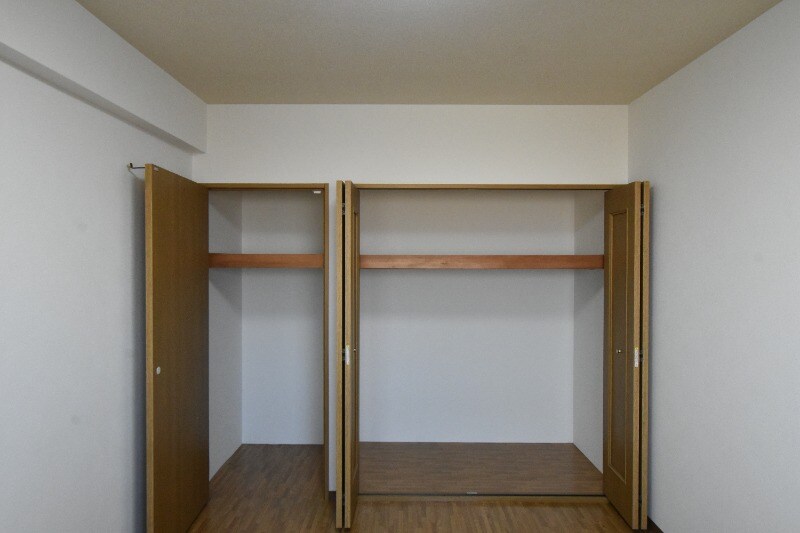 物件内観写真8　(たっぷり収納)
