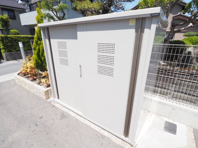 物件外観写真3　(専用ゴミ置き場)