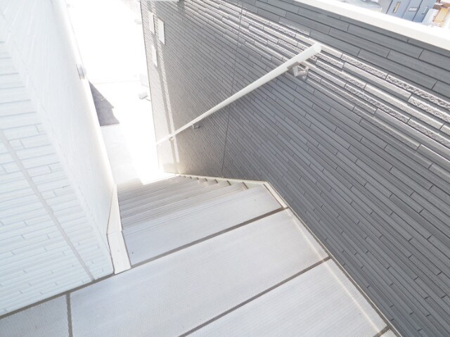 物件外観写真5　(階段)