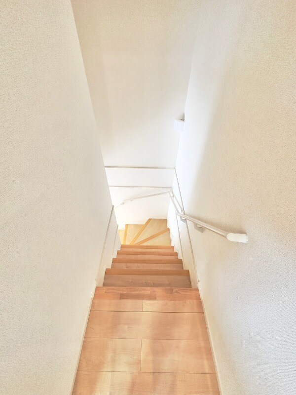 物件内観写真19　(階段)