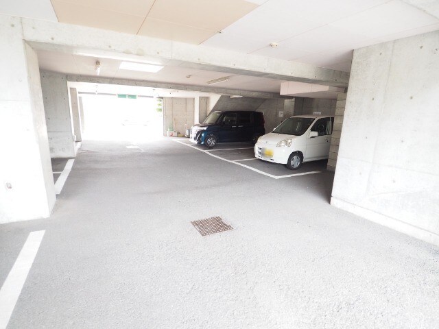 物件外観写真2　(駐車場)