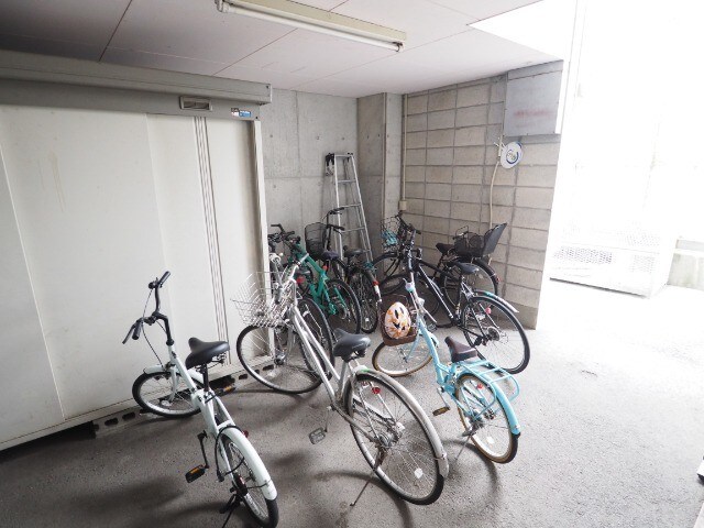 物件外観写真4　(駐輪場)