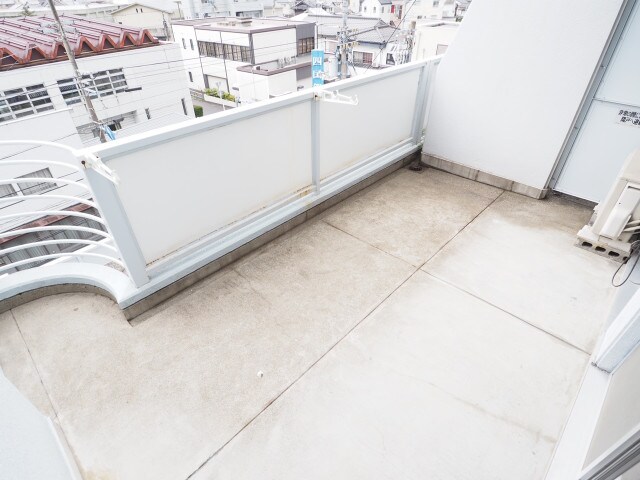 物件内観写真11　(広々バルコニー)