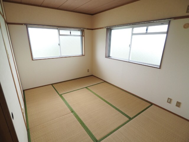 物件内観写真6　(和室有り)