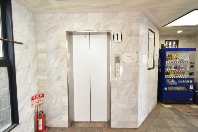 物件外観写真2　(エレベーター)