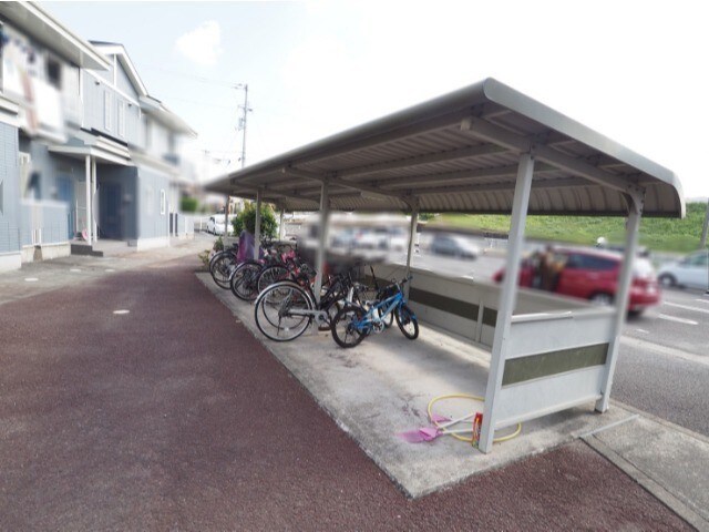 物件外観写真2　(駐輪場)