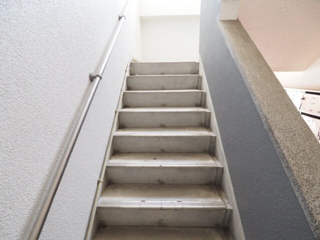 物件外観写真3　(階段)