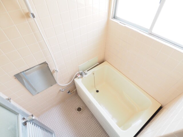 物件内観写真11　(窓付きバスルーム)